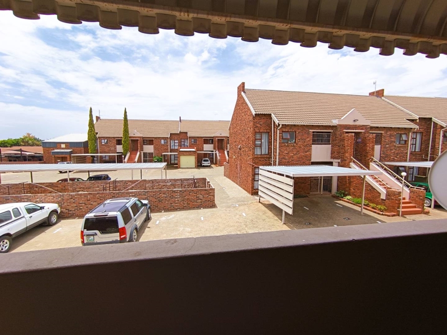 2 Bedroom Property for Sale in Langenhovenpark Free State